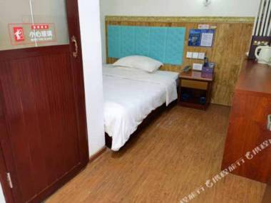 Haichun Hotel (Beijing Dazhongsi Subway Station)