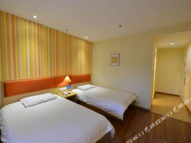 Home Inn (Beijing International Exhibition Center Liufang Metro Station)