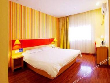 Home Inn (Beijing International Exhibition Center Liufang Metro Station)