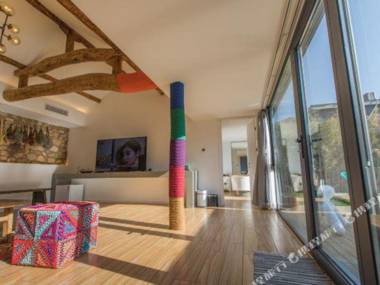 Colour Yard Guesthouse