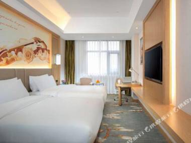 Vienna International Hotel (Beijing Tiantan Hospital Huaxiang Dongqiao Subway Station Store)