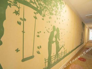 Hao Yue Da Jiu Dian Liu Zhou Yu Feng Shan Gu Bu Jie Shang Ye Cheng Dian