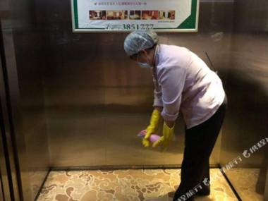 Jun Ling Da Jiu Dian Liu Zhou Gao Tie Zhan Dian