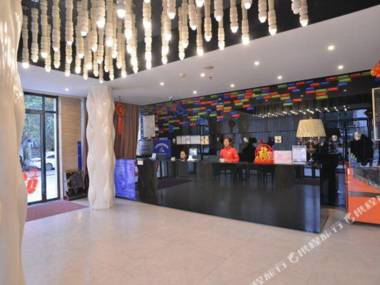 Jun Ling Da Jiu Dian Liu Zhou Gao Tie Zhan Dian