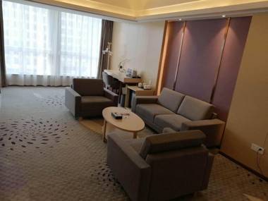 Lavande Hotels· Yueyang Linxiang Zhongfa