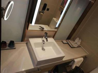 Lavande Hotels· Yueyang Linxiang Zhongfa