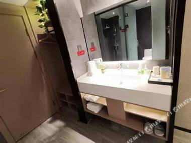 Xiangyin meets Sicilian Fashion Hotel