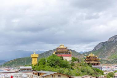 Shangri-La E-Outfitting Boutique Hotel