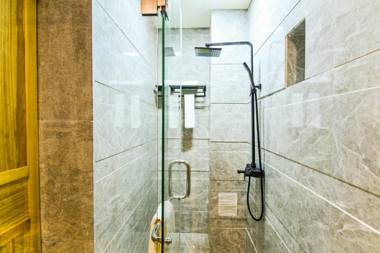 The blue mountains on the moon