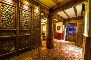 The blue mountains on the moon