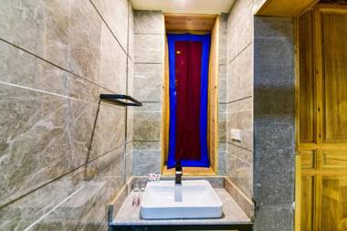 The blue mountains on the moon