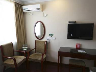 GreenTree Inn Jiangsu Zhenjiang Yidu Building Materials city Express Hotel