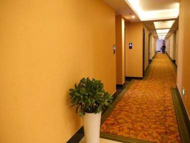 GreenTree Inn JiangSu ZhenJiang DingMao Industrial Park WoDe Square Express Hotel