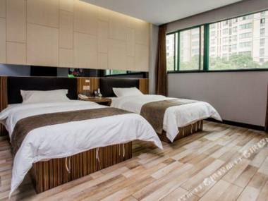 Durian Candy Select Hotel (Zhenjiang South High-speed Railway Station)