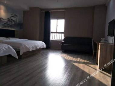 7 Premium Hotel (Jurong Agriculture and Forestry College Store)