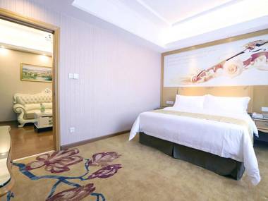 Vienna Hotel Pingxiang Lvyin Square