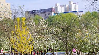 Ji Hotel Lanzhou West Railway Station North