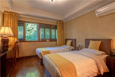Wuzhen Guest House (In Xizha Scenic Area - ticket not included)