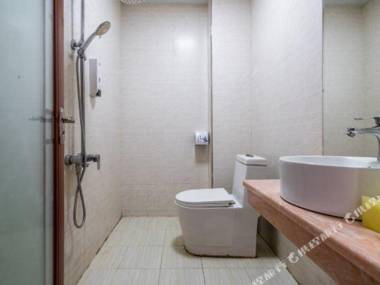 Jiahua Business Hotel (Danzhou Summer Plaza Store)