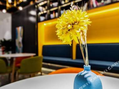 Hotel Y (Tongchuan Municipal Government Store)