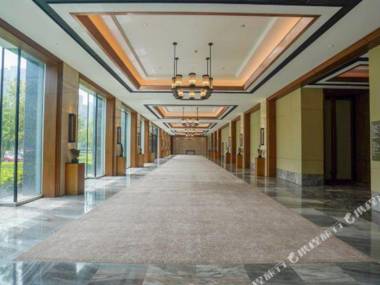 Wyndham Grand Plaza Royale Kaidi