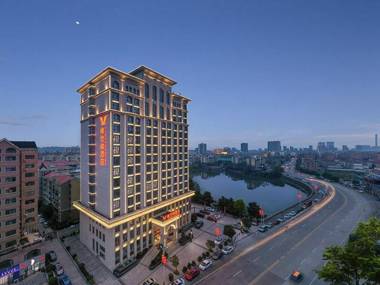 Vienna Hotel Henan Xinyang Pingqiao Century Plaza