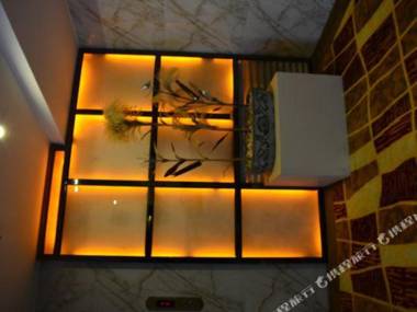 Wansheng Garden Hotel (Luoshan Xinhua)