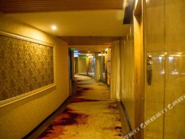 Wansheng Garden Hotel (Luoshan Xinhua)