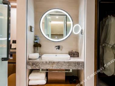 Yitel Collection (Yanji Railway Station)