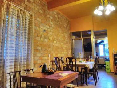 Yuanyang Flower and Horse Inn