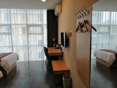 Thank Inn Chain Hotel Guizhou Qianxinan Xingren County Food Street Store