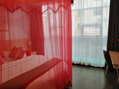 Thank Inn Chain Hotel Guizhou Qianxinan Xingren County Food Street Store