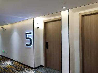 Pai Hotel Xingyi Wanfenglin High-speed Railway Airport