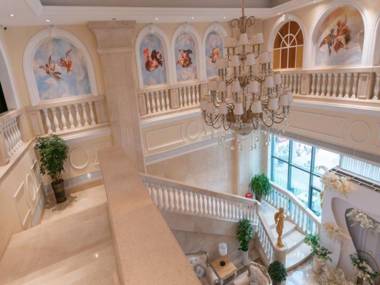 Vienna Hotel Guizhou Xingyi Wanfenglin High-Speed Railway Airport