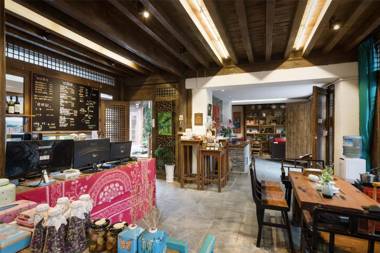 Blossom Hill Inn Lijiang Eminentland