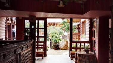 Luguhu Lakeside Apu Guest House