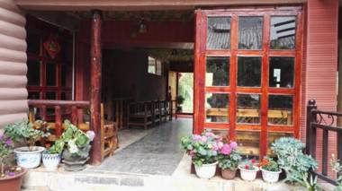 Luguhu Lakeside Apu Guest House