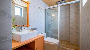 Floral Hotel Yulong Frozen Mansion