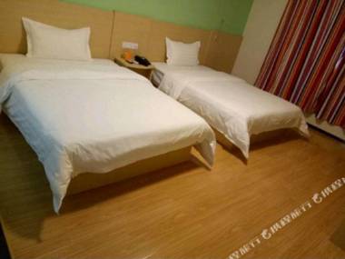 7Tian Lian Suo Jiu Dian (Li Jiang Gu Cheng Zheng Men Da Shui Che Zhong Xin Dian )