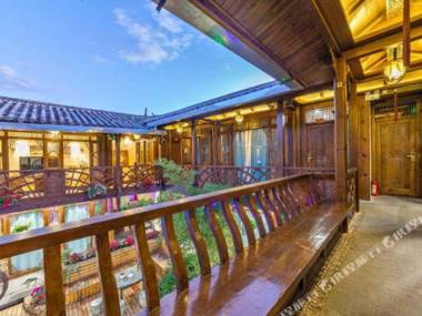 Small Peak Palace Inn