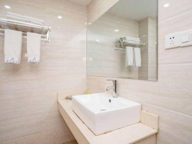 Li Jiang Min Hang Lan Tian Jiu Dian Ji Chang Da Ba Yuan Dian