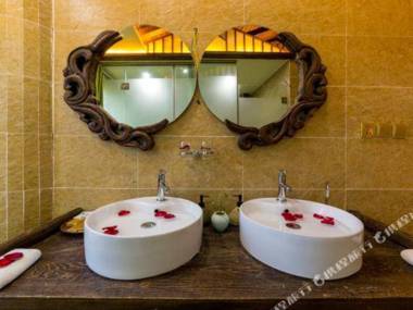 An Bian Yu Xuan Ge Jing Pin Ke Zhan (Li Jiang Yu Xuan Dian )