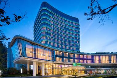 Holiday Inn Zhengzhou Riverside an IHG Hotel