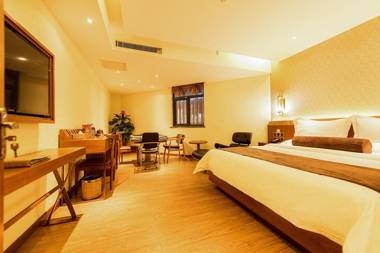 James Joyce Coffetel· Zhengzhou Wenhua Road Technology Market