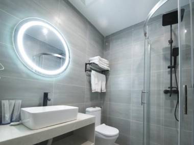 Shell Hotel Zhengzhou East High-Speed Railway Station Zhengdong Commerical Center