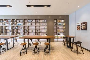 Hanting Hotel Zhengzhou South Longhu Shawoli Metro Station