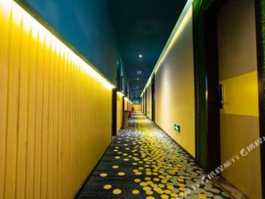 Y. Oung Hotel (Xinzheng Airport)