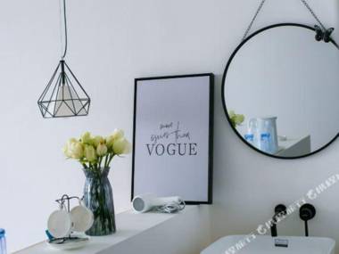 Da Li Qi Gu Ying Yue Hai Jing Inn