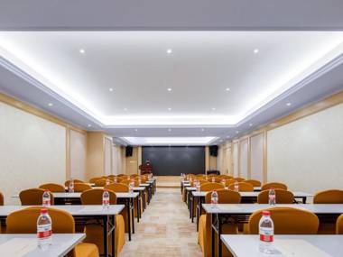 Vienna Hotel Anhui Fuyang Funan Bailing Apartment