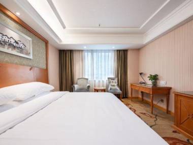 Fu Yang Tian Shang Ren Jian Grand Hotel